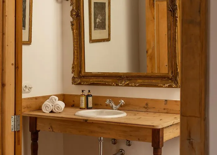 Emblematico La Casa De Naranjos