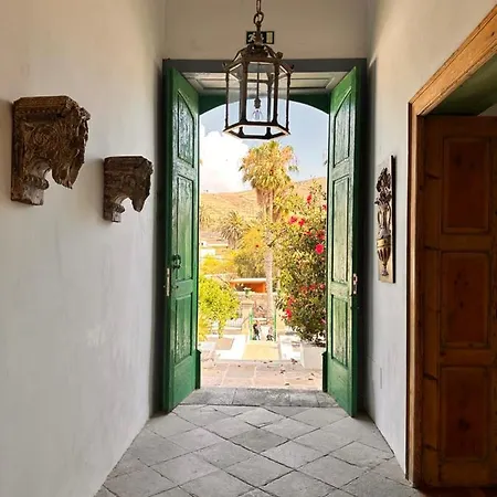 Emblemático La Casa De Naranjos Hotel