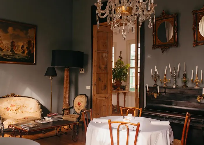 Emblemático La Casa De Naranjos Hotel